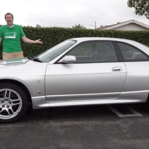 The R33 Nissan Skyline GT-R Is a Japanese Sports Car Icon